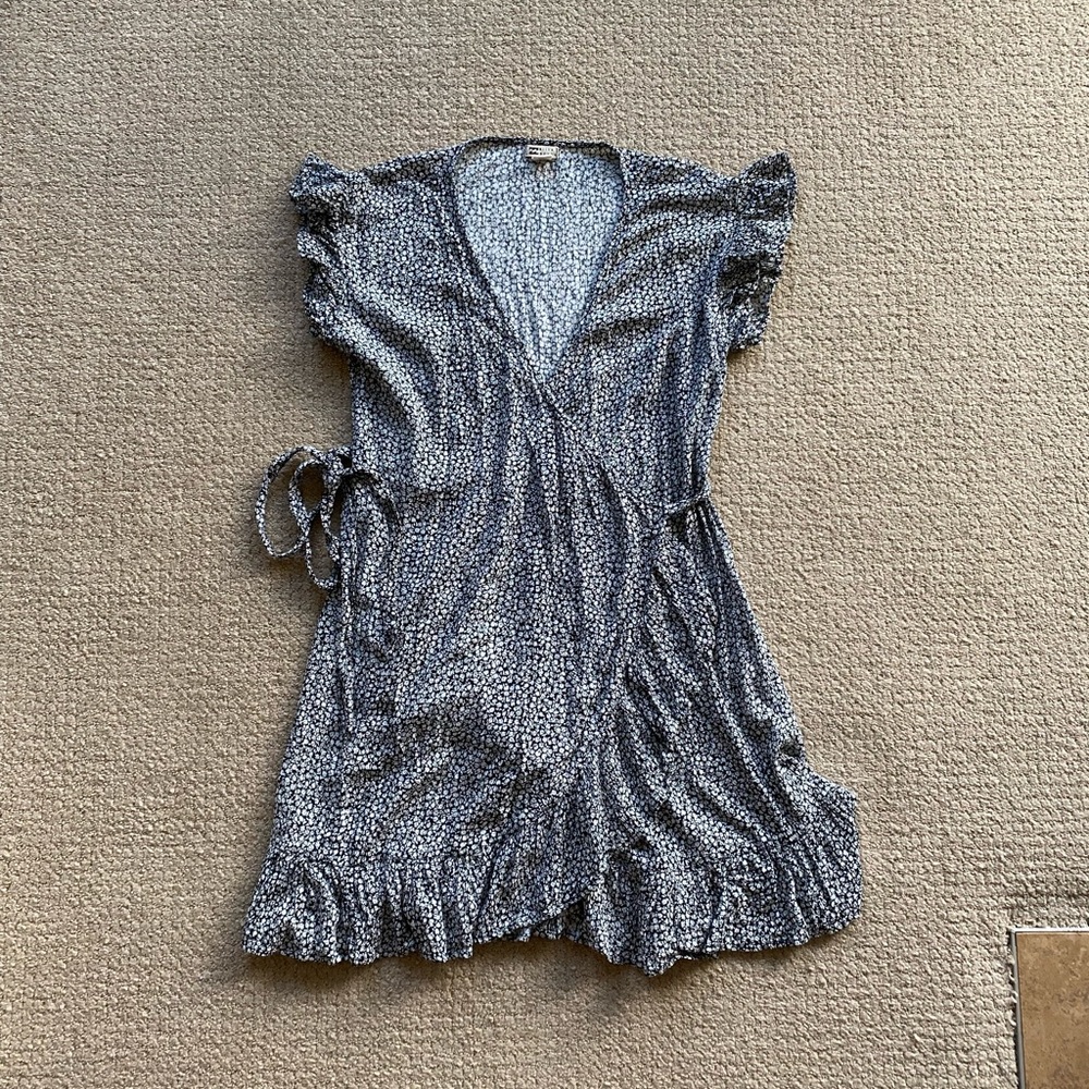 SOLD‼️ Billabong Wrap and Roll Woven Dress